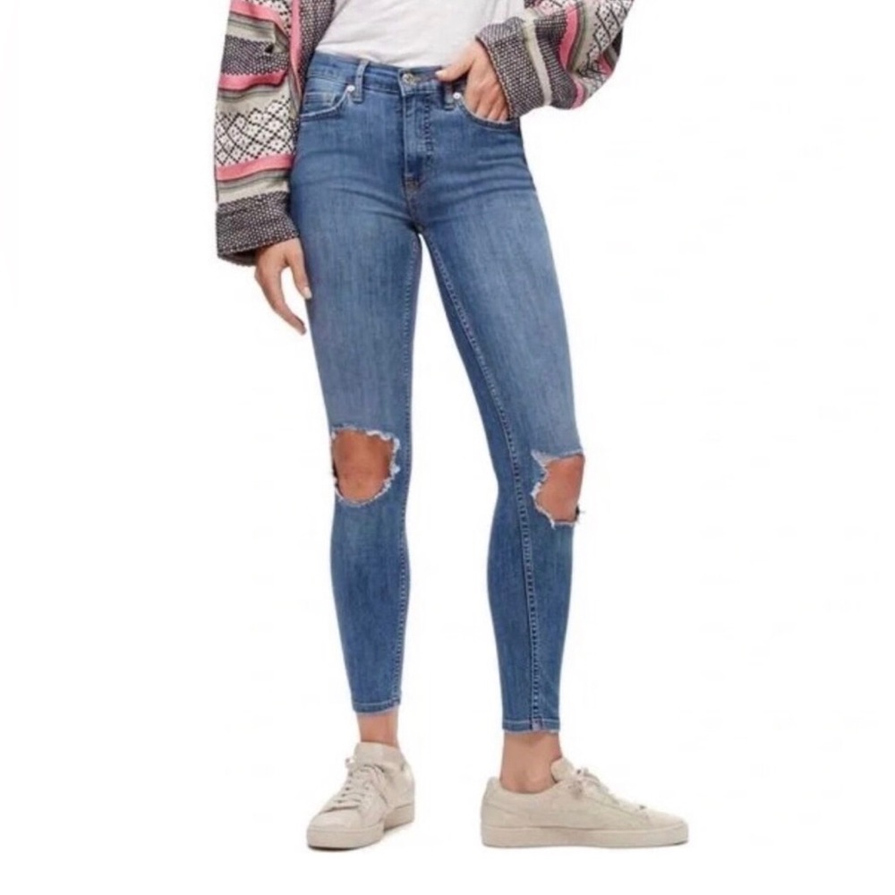 Free People Busted Knee Skinny Jeans! High Rise. Size 31 Short